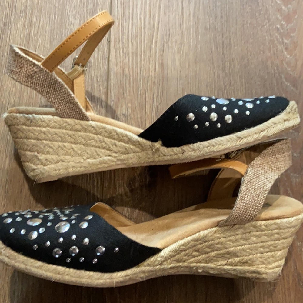 White mountain shoe with wedge heel